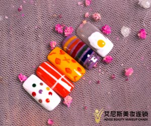 美甲美睫培训学校哪里好?