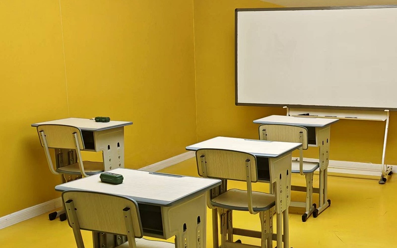 成实外国际教育多元升学中心规划大厅与标准化教学空间实景