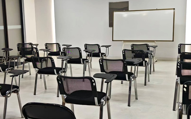 成实外国际教育英国名校硕士申请学术研讨与导师一对一指导实景