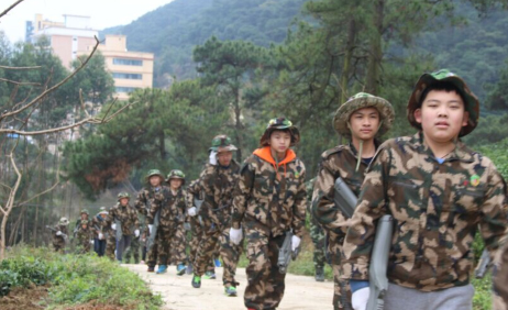 “少年特种兵”军事冬令营(北京战区)